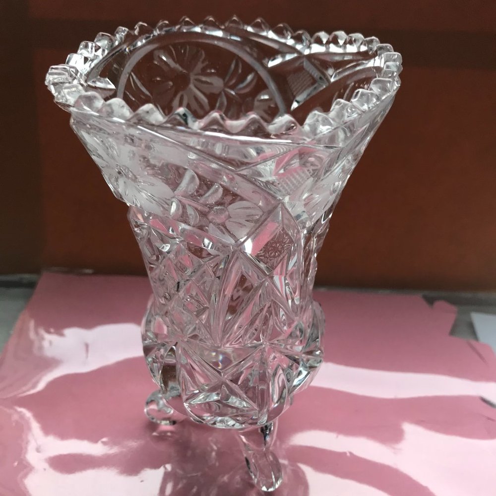 Stunning Vintage Lead Crystal Cut Glass Flower 3 Legged Vase